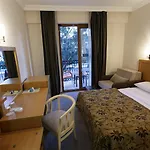 Perdikia Hotel
