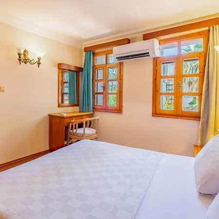 Perdikia ホテル 3*