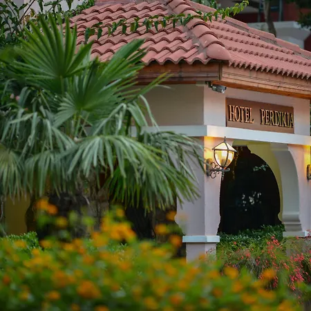 Perdikia ホテル