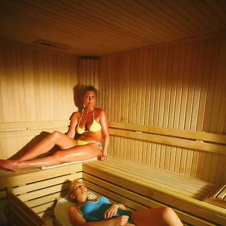 Perdikia ホテル 3*